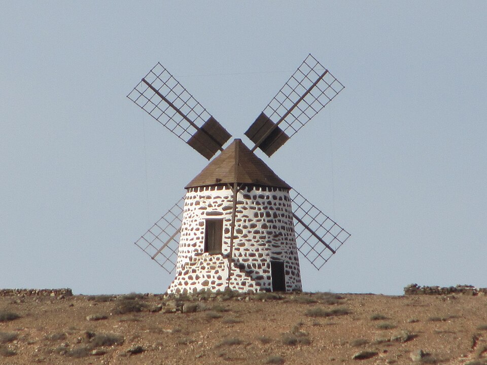 Molino de viento tradicional en Villaverde