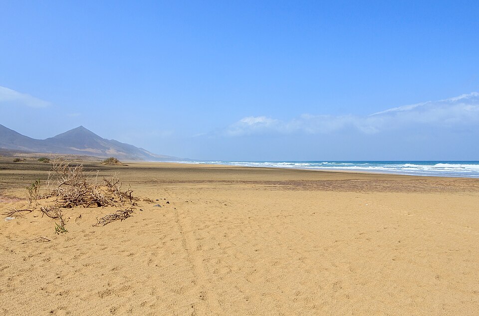 Playa salvaje de Cofete y macizo de Jandía